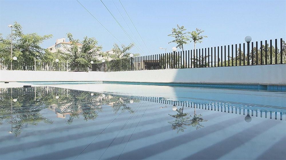 Queens Land Hotel Jounieh Exterior photo
