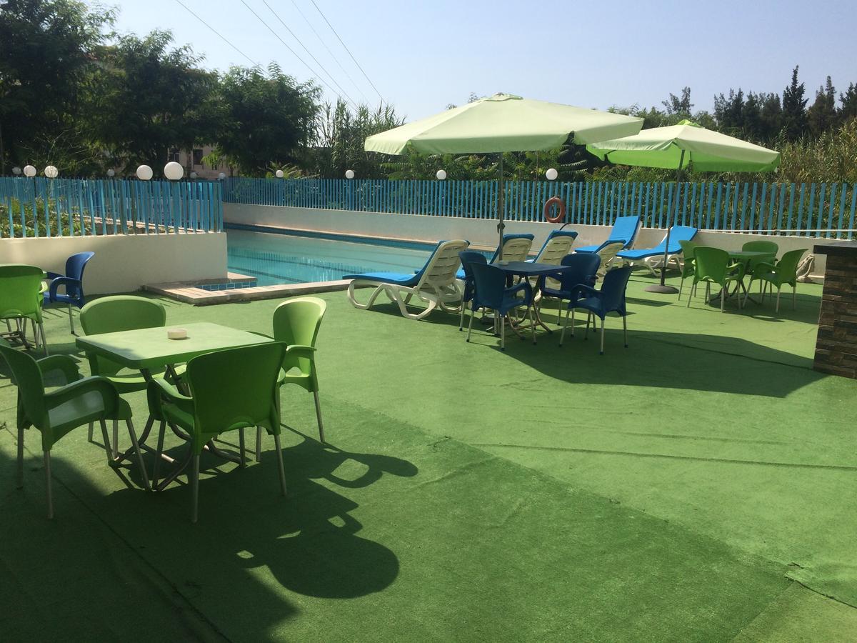 Queens Land Hotel Jounieh Exterior photo