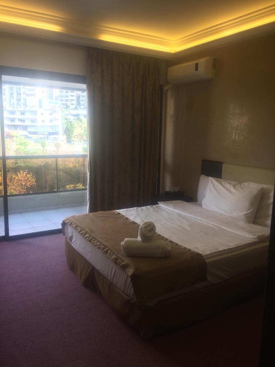 Queens Land Hotel Jounieh Exterior photo